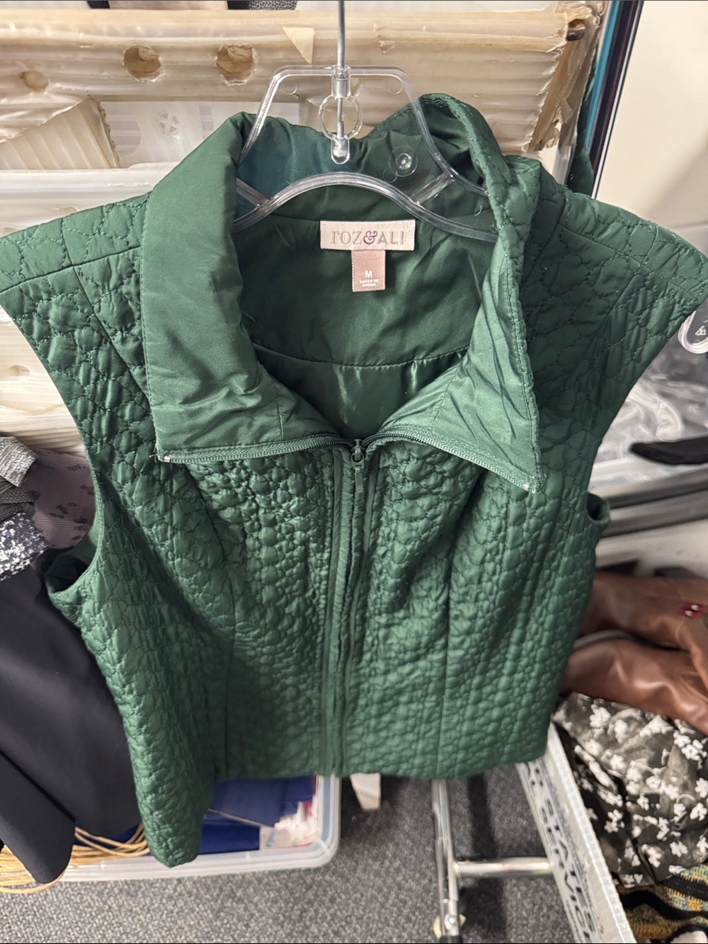 Roz and Ali vest M // 083001